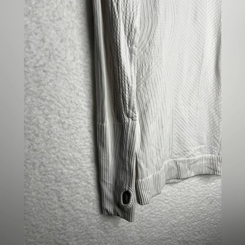 Lululemon White Textured Thermal Long Sleeve Crew Neck‎ Top Sz 8 Activewear Gym